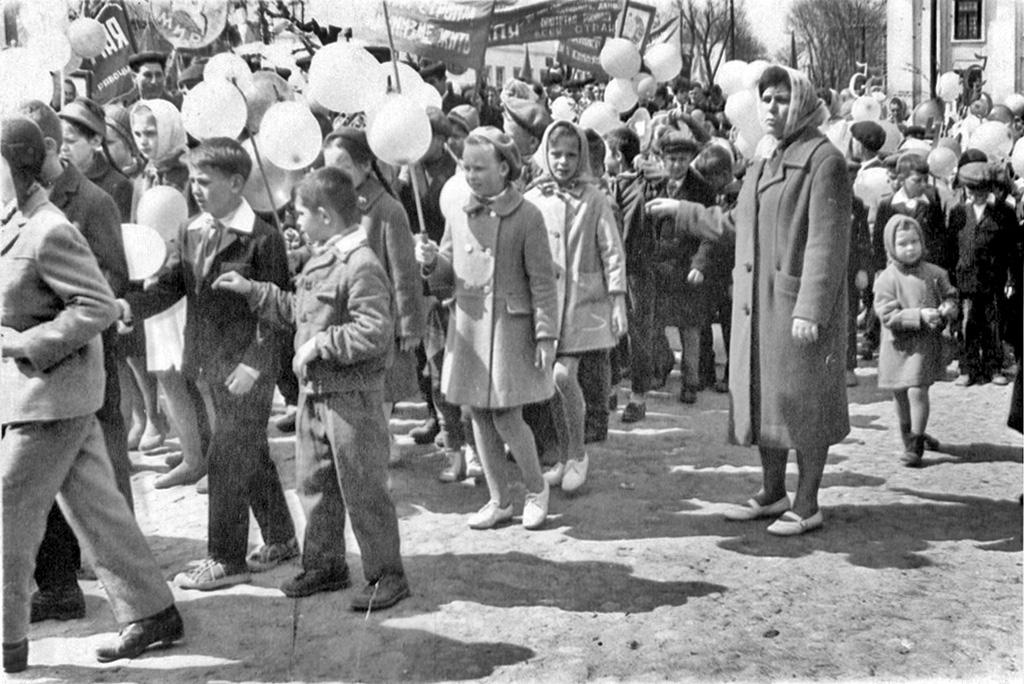 Лета 1968. Первомайская демонстрация, 1968 год, Львов. Первомайская демонстрация Львов 1968. СССР 1968. Первомайская демонстрация, Львов, 1968 Львов демонстрация.